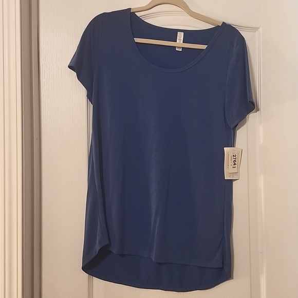 LuLaRoe Classic T M - Picture 1 of 3